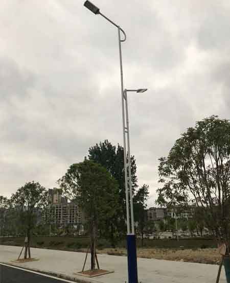 LED路燈安裝現(xiàn)場